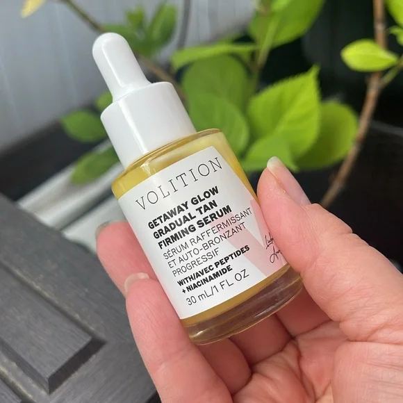 Volition - Getaway Glow - Gradual Tan Firming Facial Serum - Picture 5 of 10